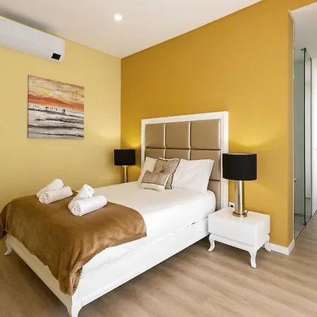 Golden Flat * Consolacao